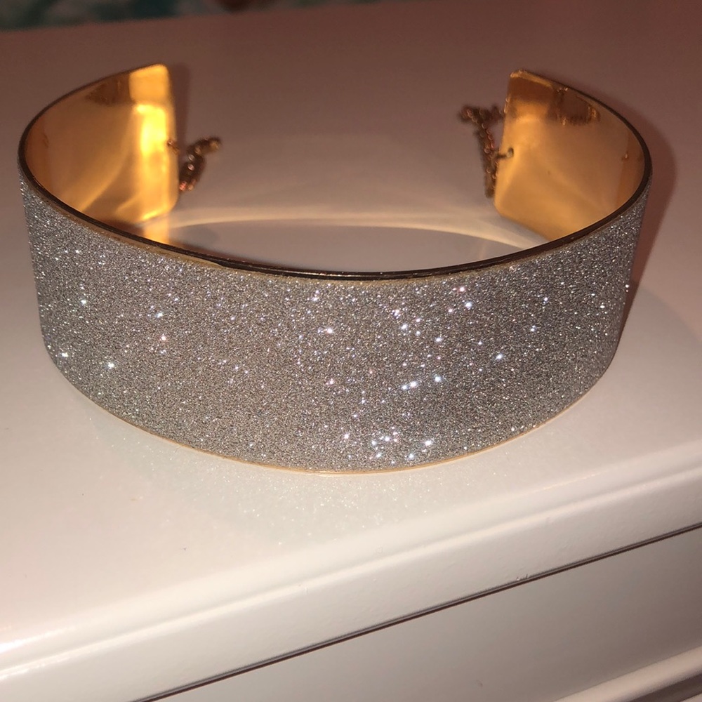Sparkly thick metal choker with gold inside